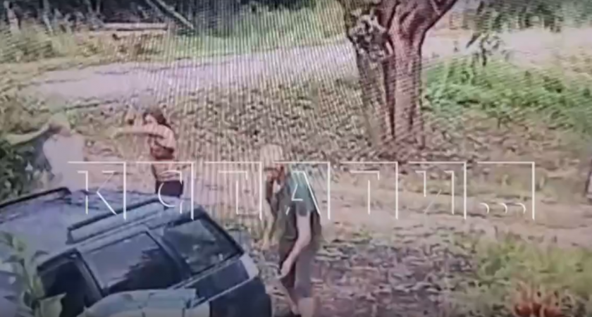 Пожилой велосипедист с металлической трубой избил и ограбил двух нижегородцев