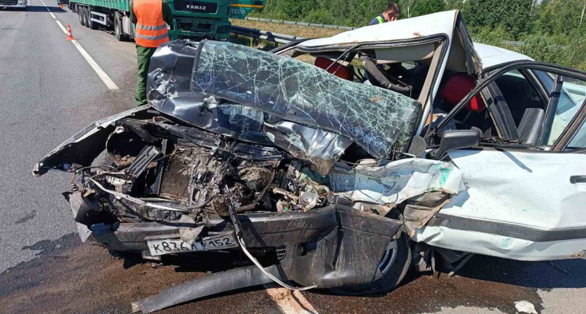Три человека погибли в столкновении КамАЗа и Audi под Балахной