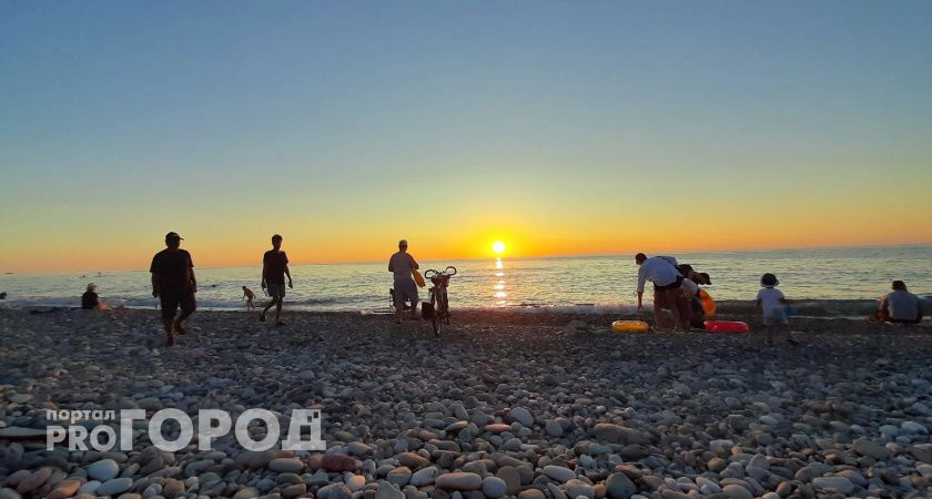 Фото к статье: На популярном российском курорте отдыхающим запретили плавать в море