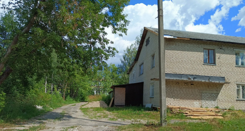 Жители поселка Смольки борются за отмену строительства общежития для мигрантов 