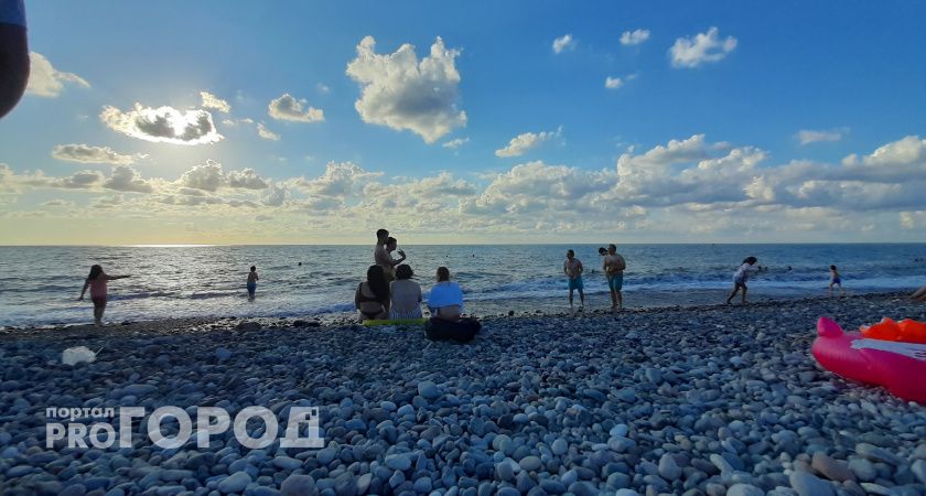 Неприятный сюрприз для отдыхающих: туристам строго запретили купаться в Черном море