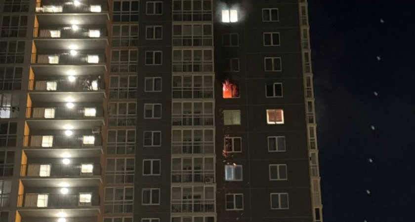 В Анкудиновке ночью вспыхнула многоэтажка