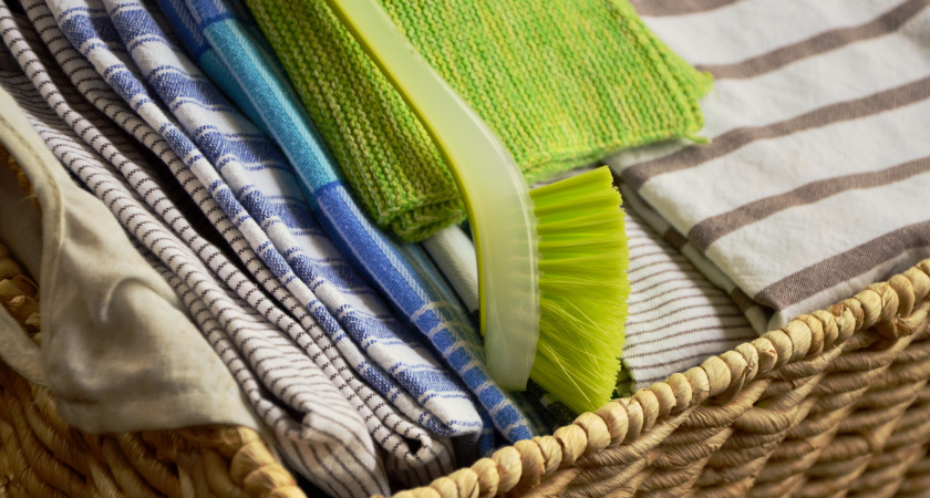 Грязные кухонные полотенца становятся идеально чистыми за 5 минут: раскрыт секрет домохозяек