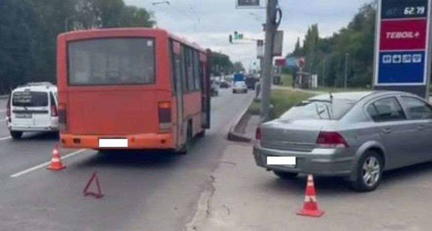 На Гагарина столкнулись ПАЗ и Opel: пострадала пассажирка автобуса