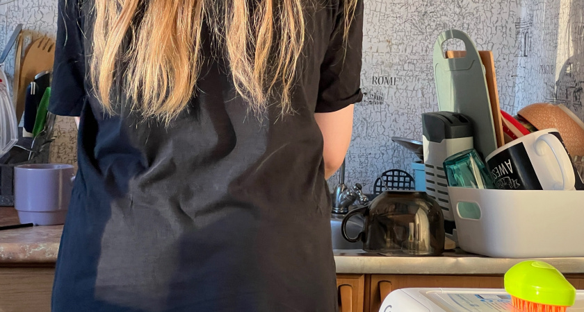 Пожарьте мыло на сковороде — и грязь исчезает: неожиданный трюк покорил хозяек