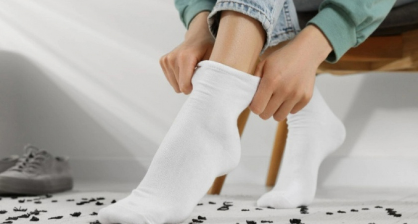 Забудьте о химчистке: просто добавьте этот раствор в стиралку для белоснежных носков