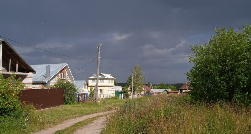 Зонты уже не помогут: гроза и ураганный ветер накроют часть России