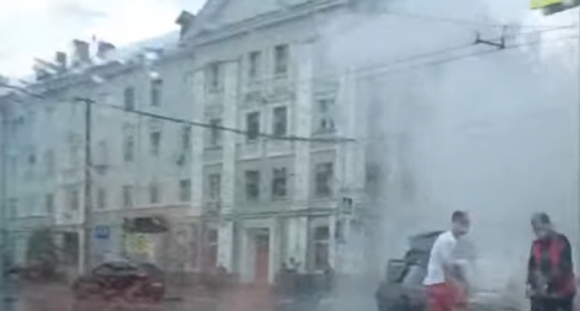 В центре Дзержинска на дороге вспыхнула Mazda