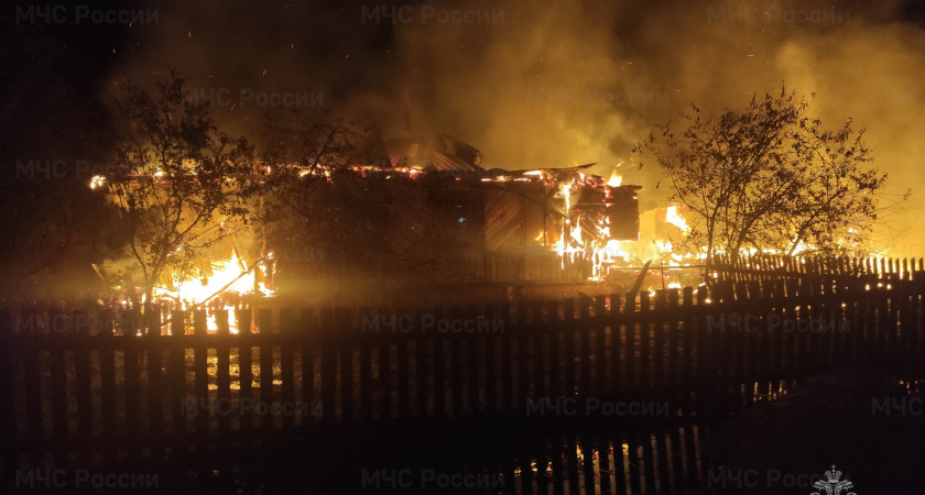 Жилой дом загорелся ночью в Воскресенском районе: есть пострадавшие 