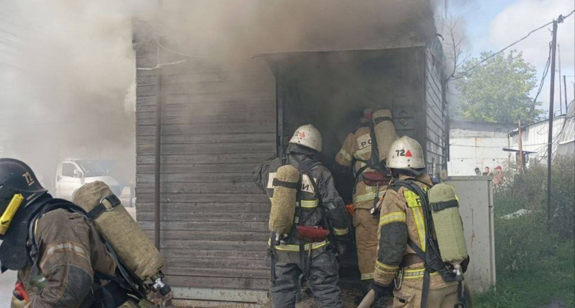 В Нижнем Новгороде с утра загорелся конный клуб