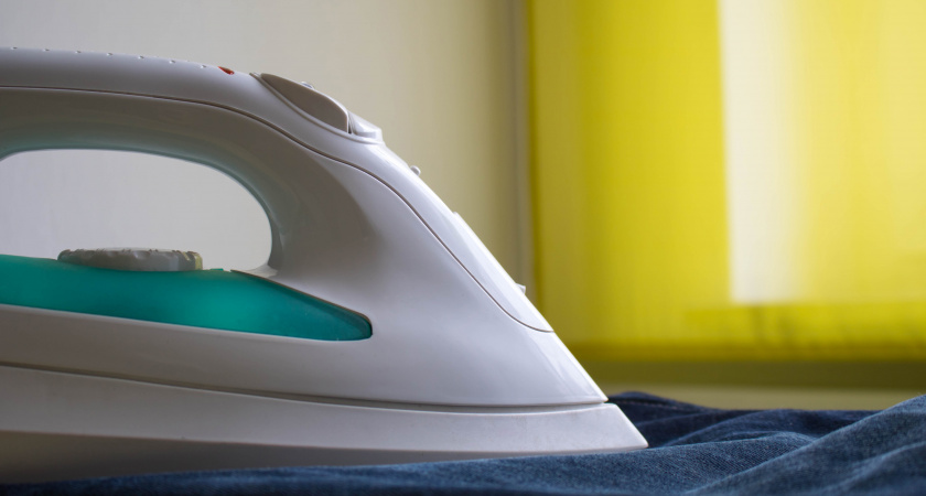 Утюг можете выкинуть: это средство разгладит одежду за 5 минут