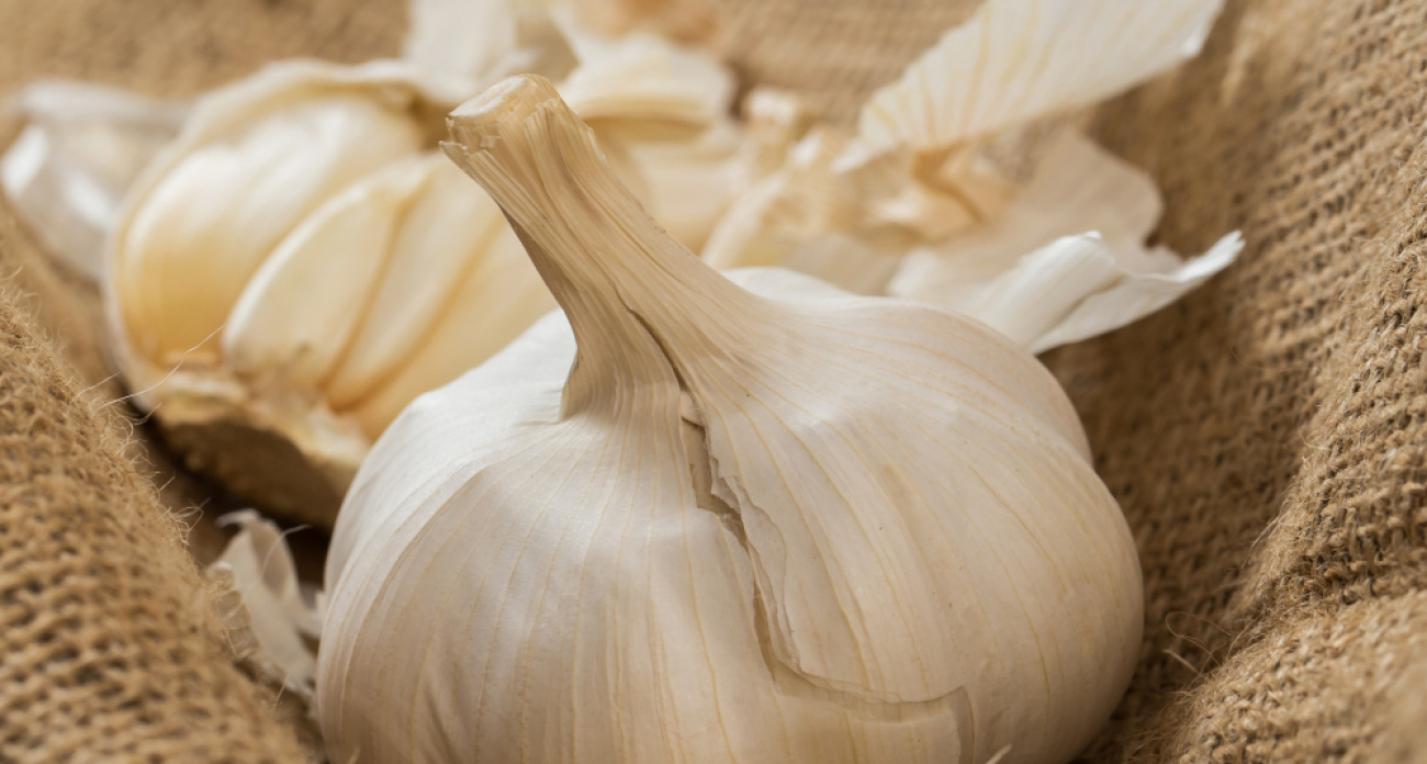 Так поступали еще наши предки: поместите чеснок под подушку и уже утром ощутите результат