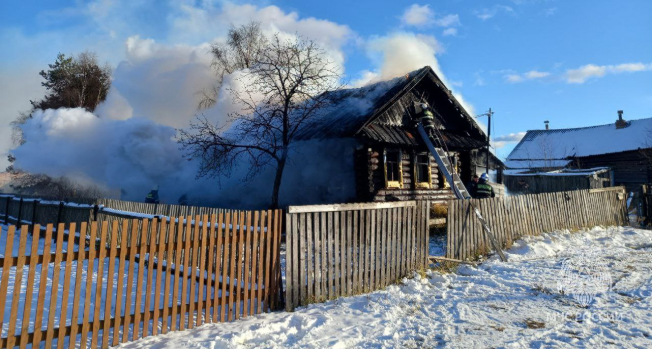 Частный дом горел днем в Урене