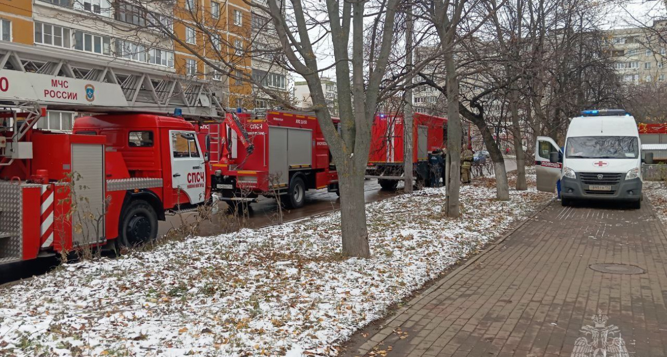 Пожарные спасли 8 человек при возгорании в многоквартирном доме в Автозаводском районе