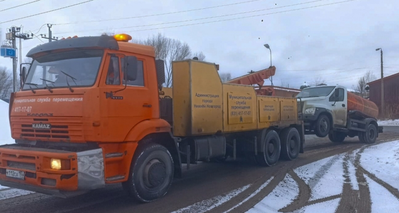 В Нижнем Новгороде поймали ассенизатора, который незаконно сливал нечистоты в ливневки