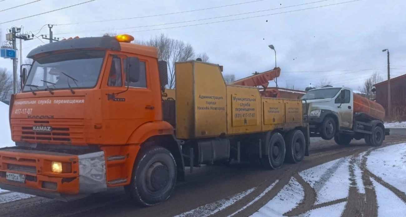 Фото к статье: В Нижнем Новгороде поймали ассенизатора, который незаконно сливал нечистоты в ливневки
