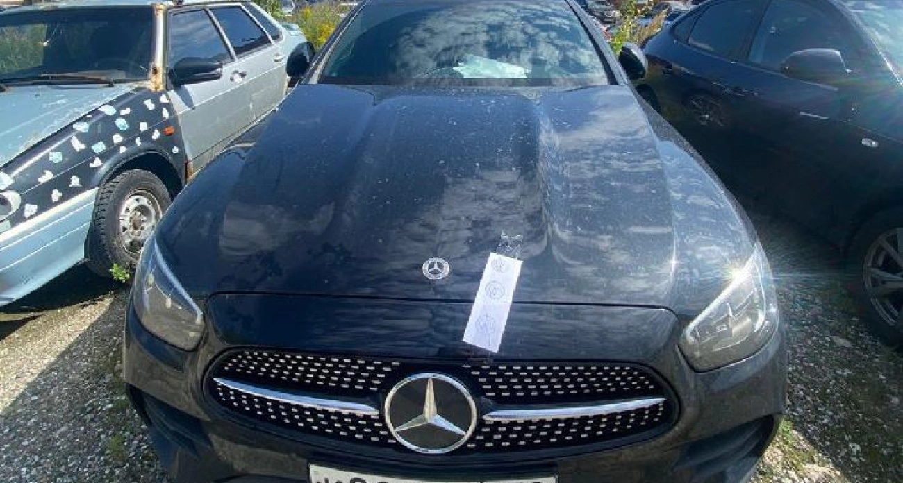 Фото к статье: Mercedes за 5 миллионов отобрали у нижегородца, который не хотел избавляться от вредных привычек