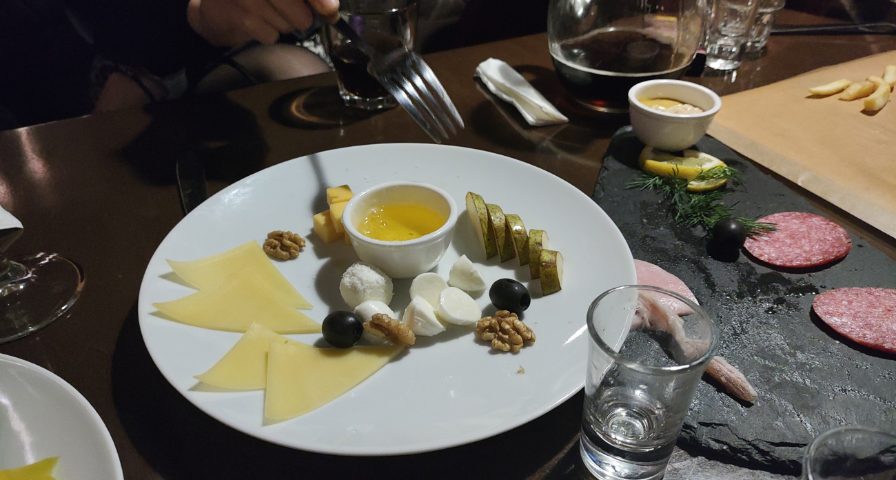 Выбросьте этот сыр сразу, если случайно купили - он абсолютно бесполезен: вот, почему оказался в черном списке