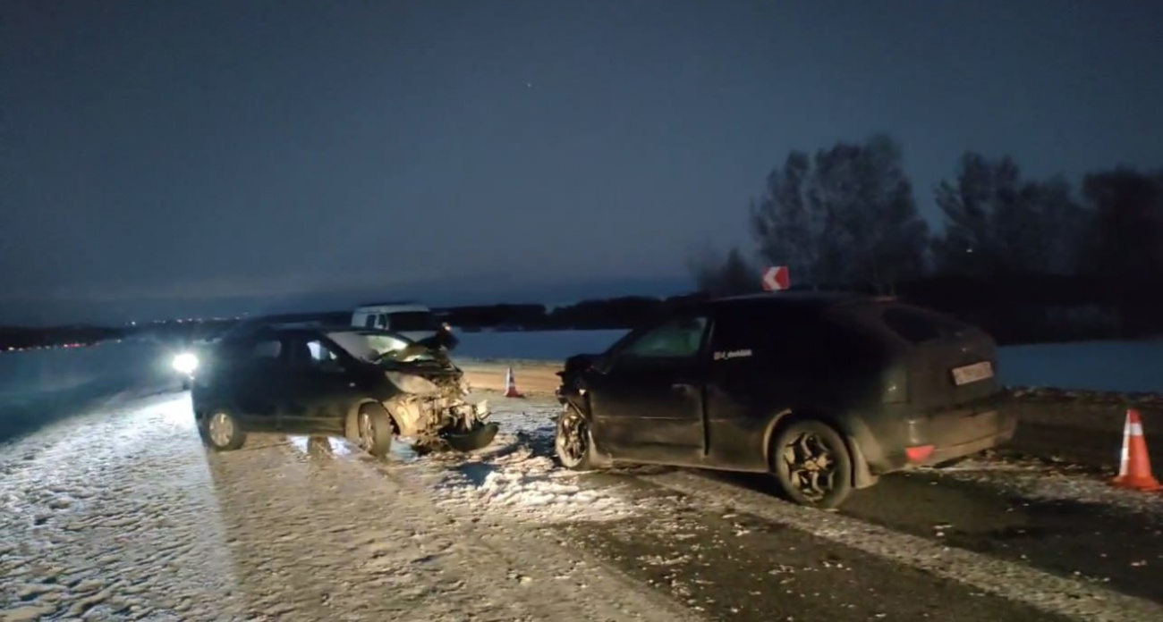 Лобовое столкновение произошло на трассе в Богородском районе: пострадали три человека