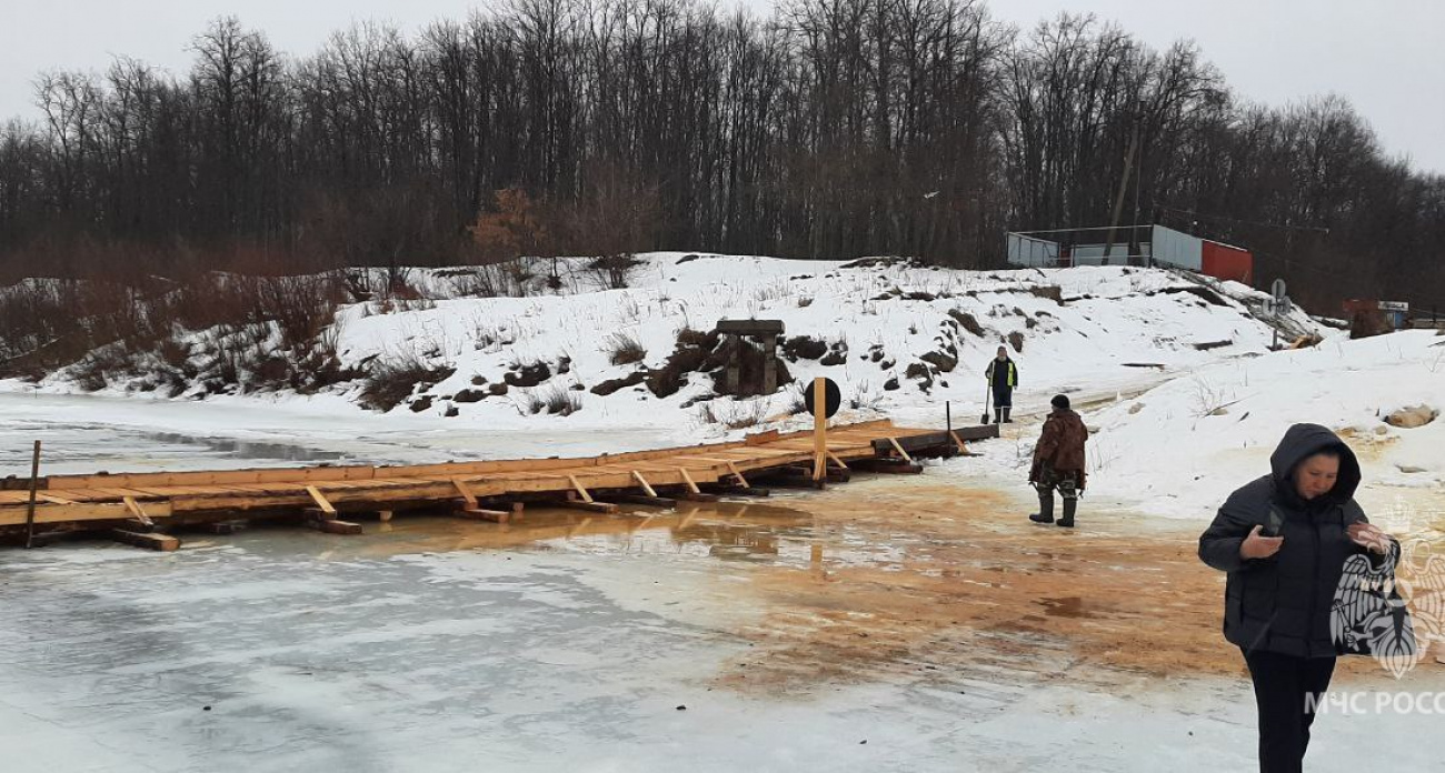 В Нижегородской области открыли движение по ледовой переправе через реку в соседнюю республику