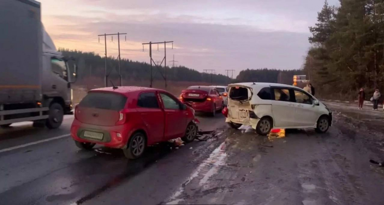 Два человека пострадали в массовом ДТП по дороге в Балахну