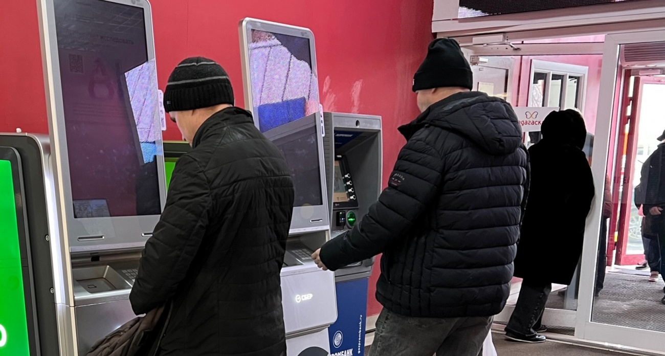 С сегодняшнего дня: Сбербанк оповестил всех, кто оставляет деньги на карте