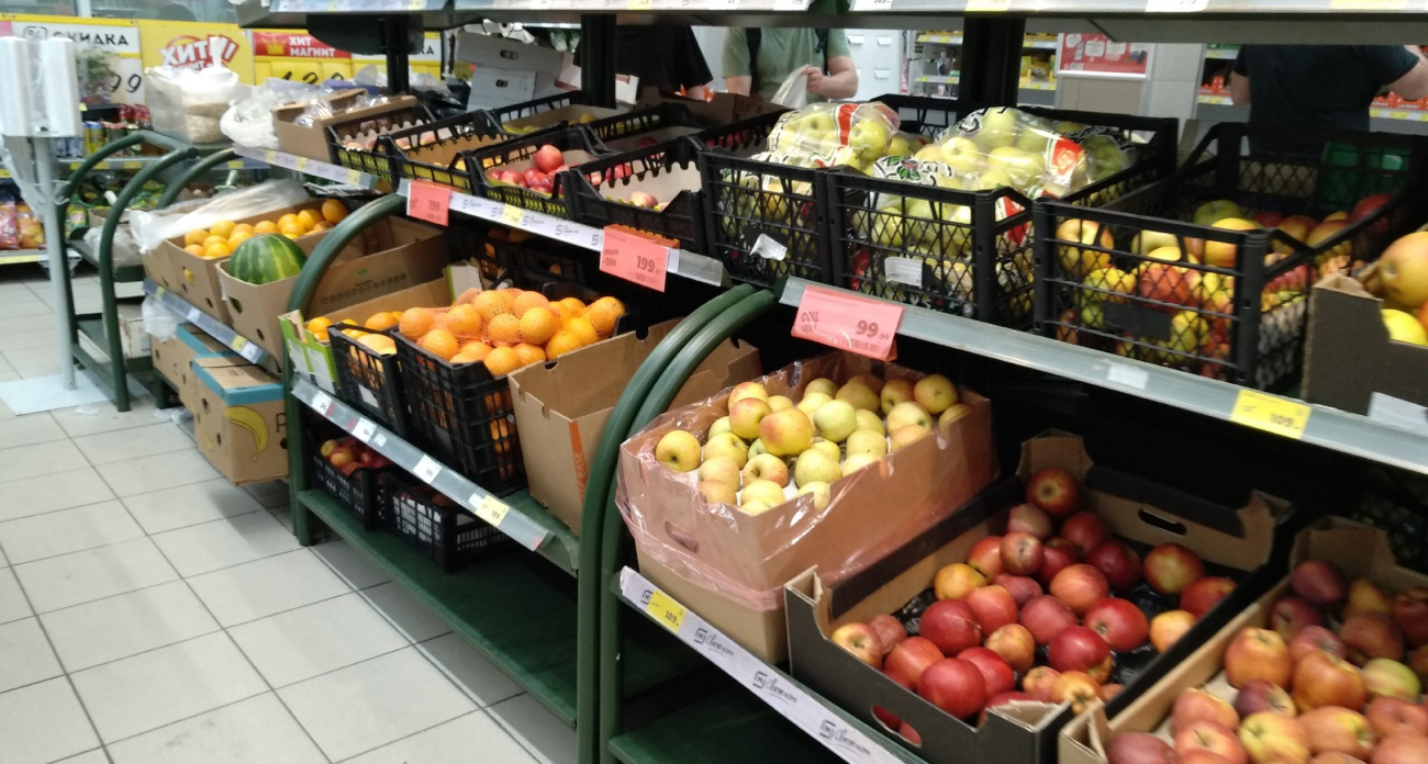 Не выкидывайте кожуру от этого фрукта: она способна заменить всю бытовую химию в доме 