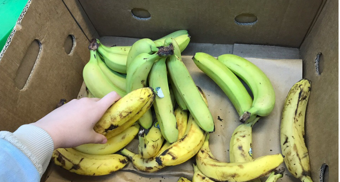 Беру банановую кожуру и натираю: не мусор, а настоящий клад - вот как его использую