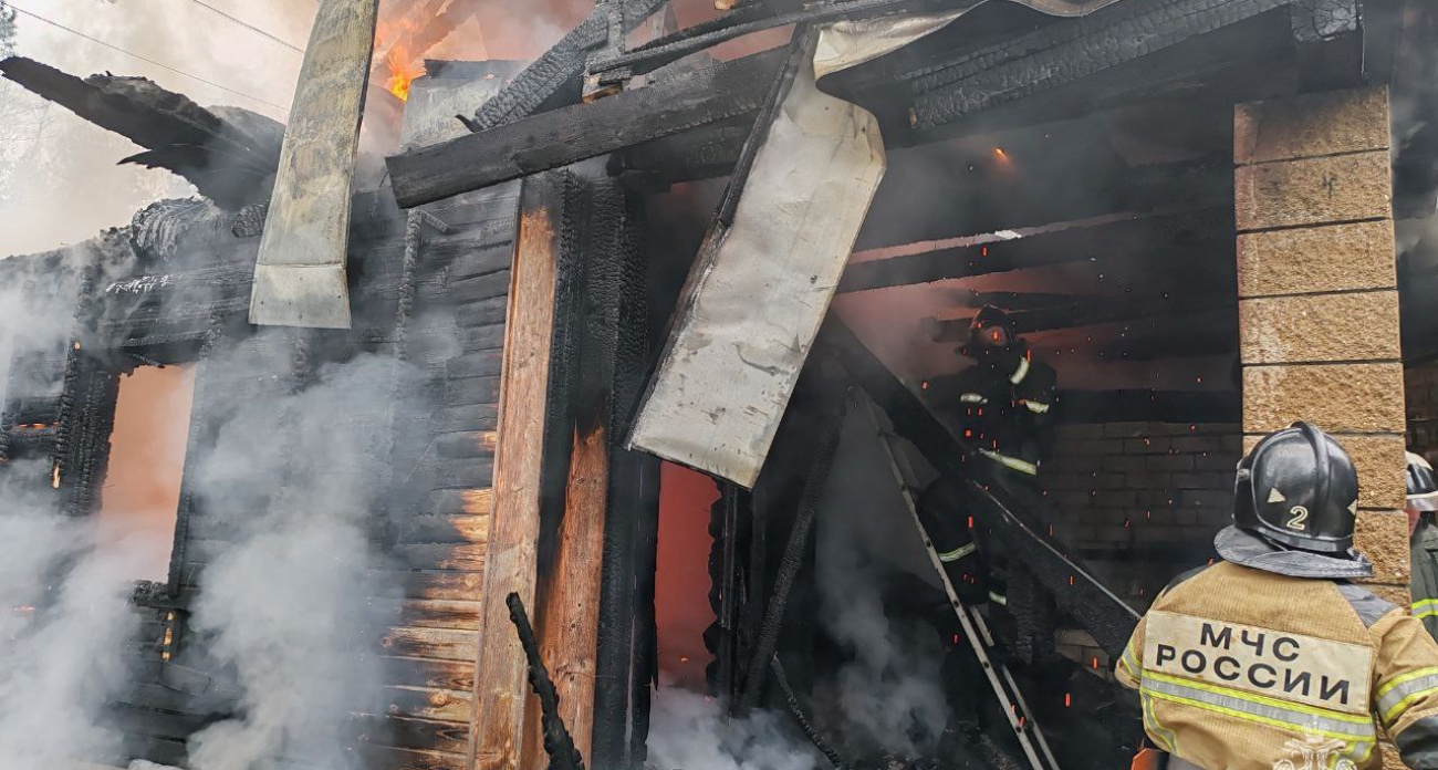 За одни сутки в Нижегородской области сгорели две бани и нежилое строение