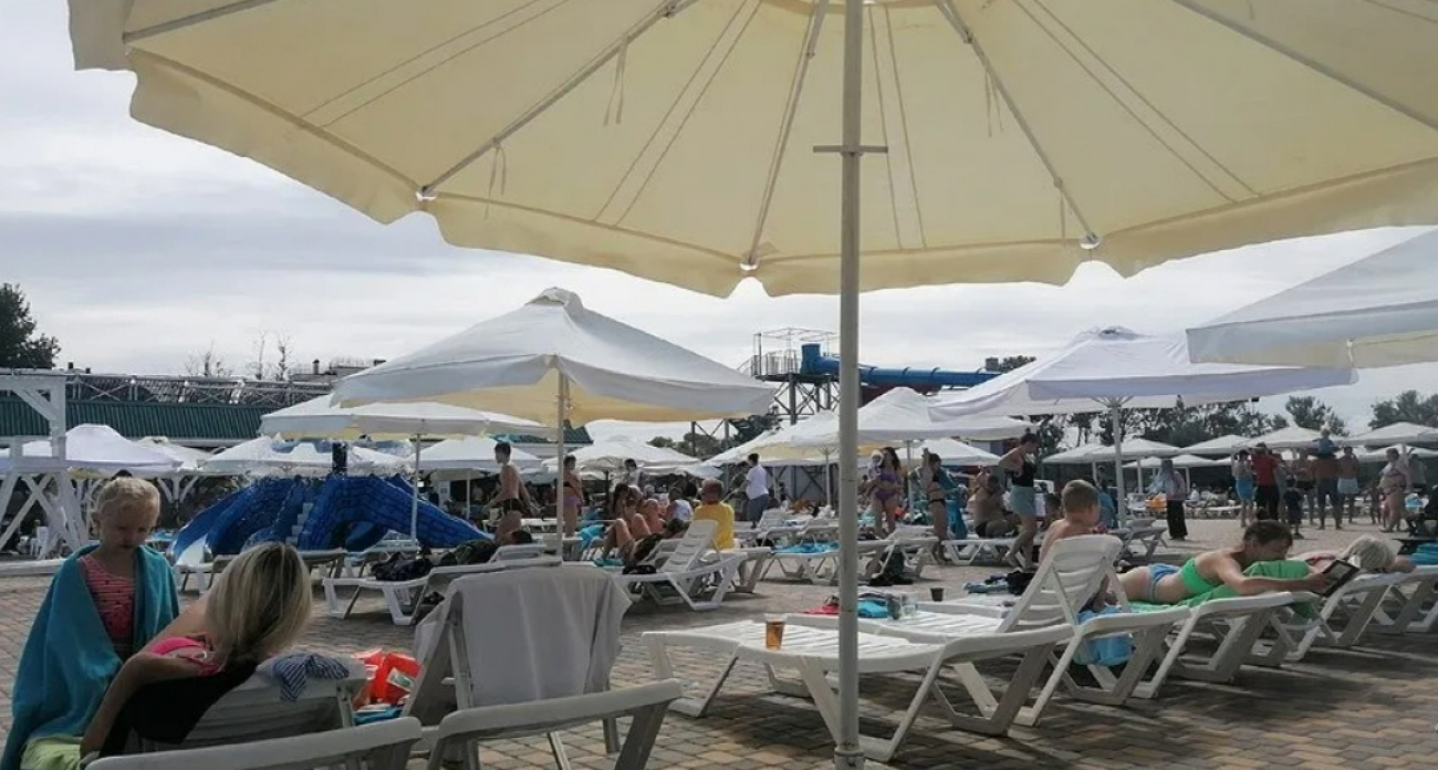 «Грязное море и несносные люди»: российские туристы поделились честным мнением об отдыхе на курортах Черного моря