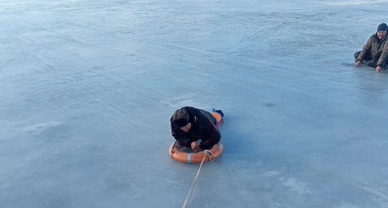 Еще два рыбака чуть не погибли в Воротынском районе, провалившись под лед