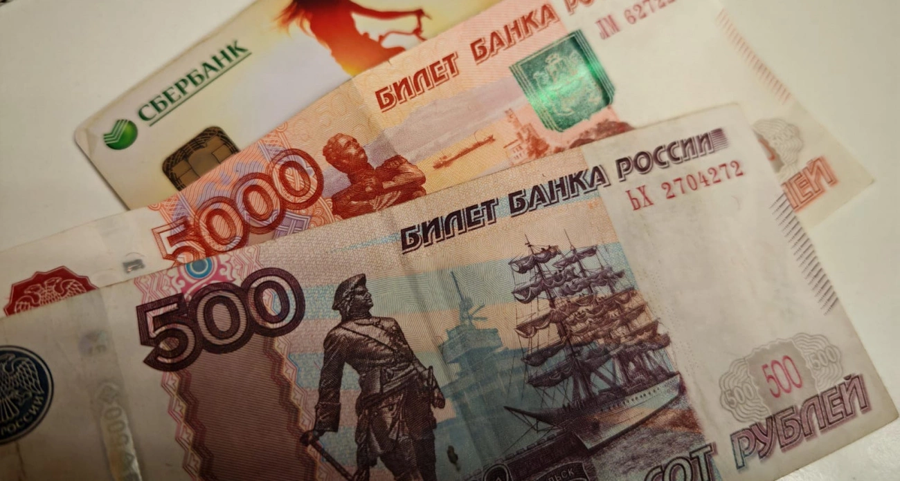 Фото к статье: Эти купюры больше не примут в магазинах уже с 15 марта - неприятный сюрприз для всех россиян