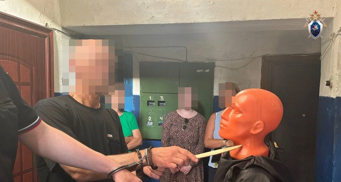 Фото к статье: Житель Володарского района больше 30 раз пырнул ножом своего знакомого