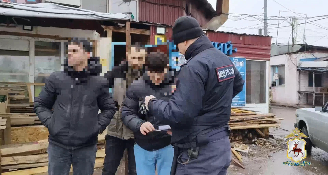 Фото к статье: В Канавинском районе Нижнего Новгорода задержали 18 мигрантов за нарушения