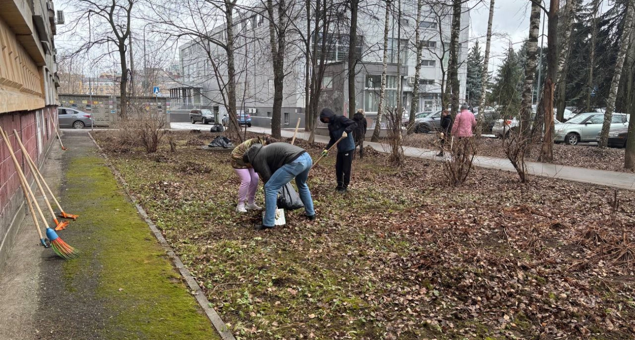 Фото к статье: ДУК Нижегородского района продолжает серию субботников