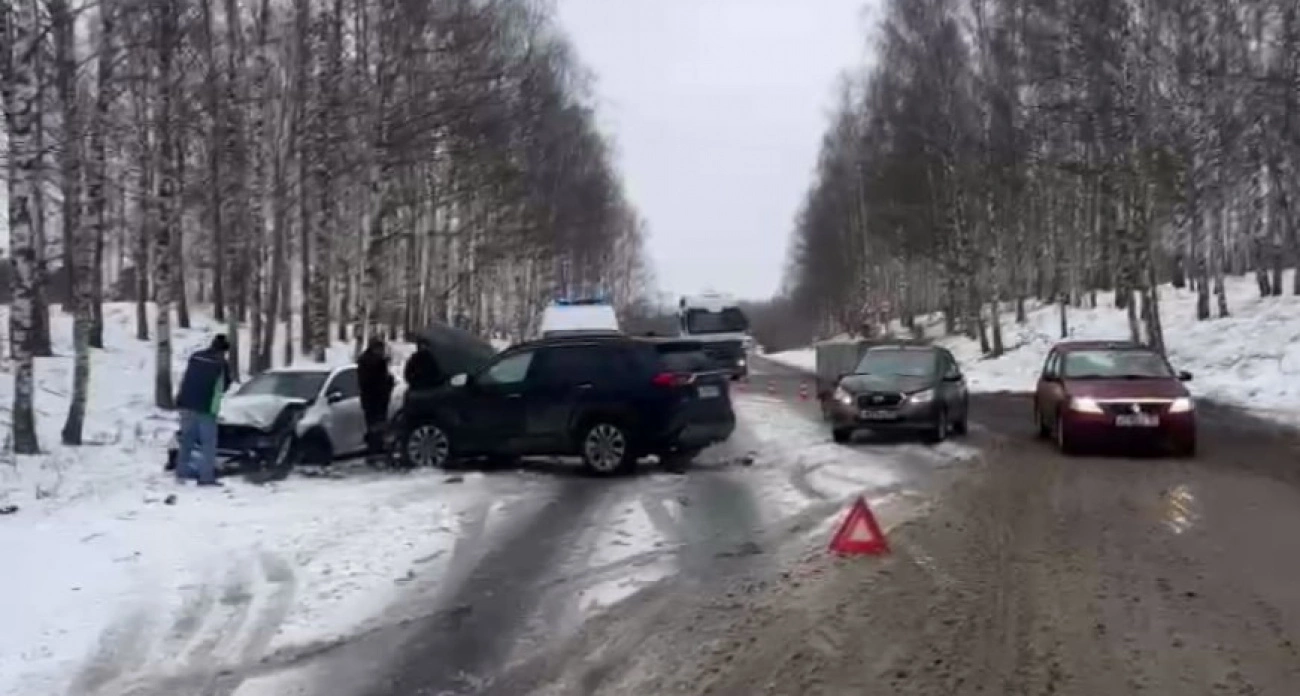Фото к статье: Три автомобиля столкнулись в Павловском районе есть пострадавший