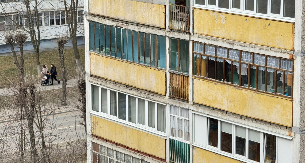 Фото к статье: Указ подписан: всем, у кого квартира с балконом, грозит огромный штраф