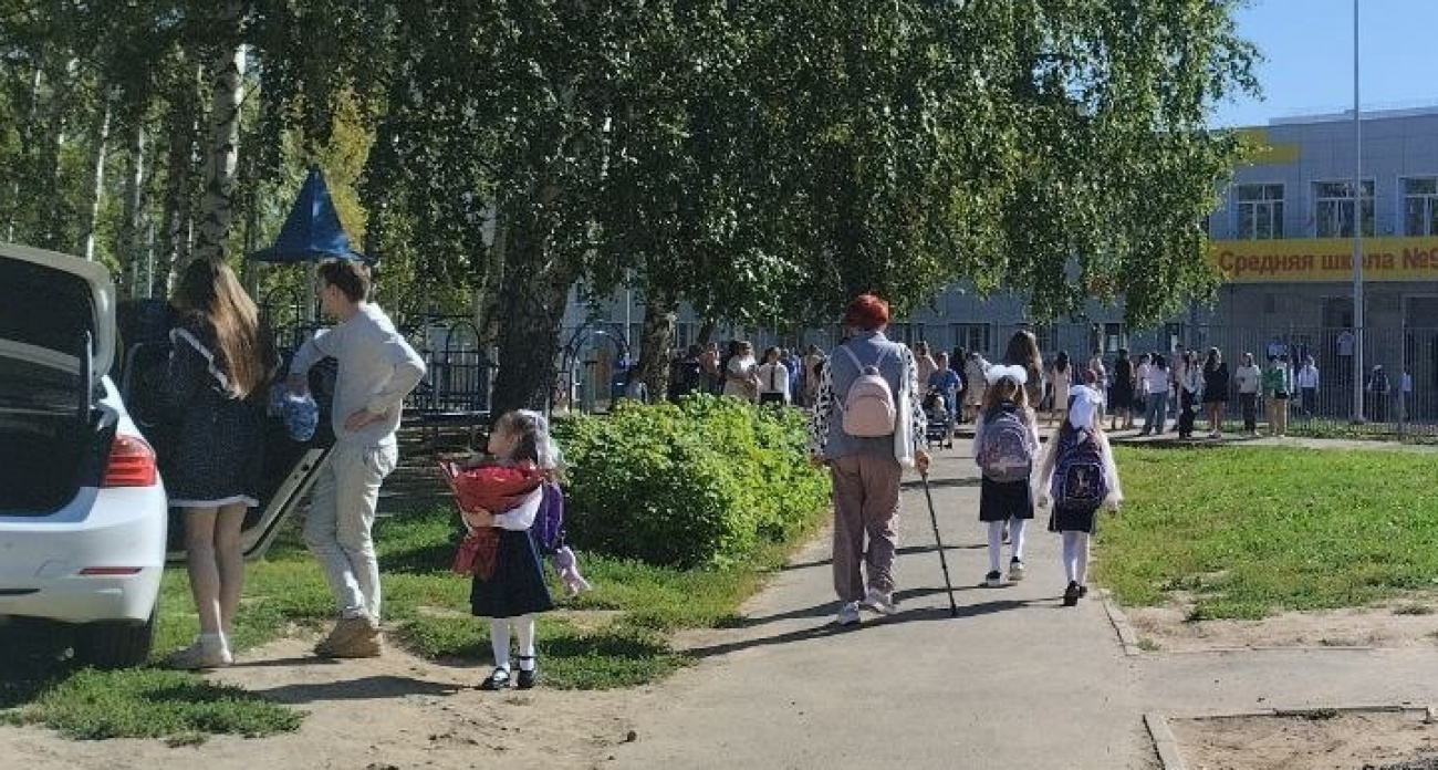Фото к статье: Летние каникулы сократят вдвое: утверждены новые даты — дети рыдают, а родители танцуют от счастья