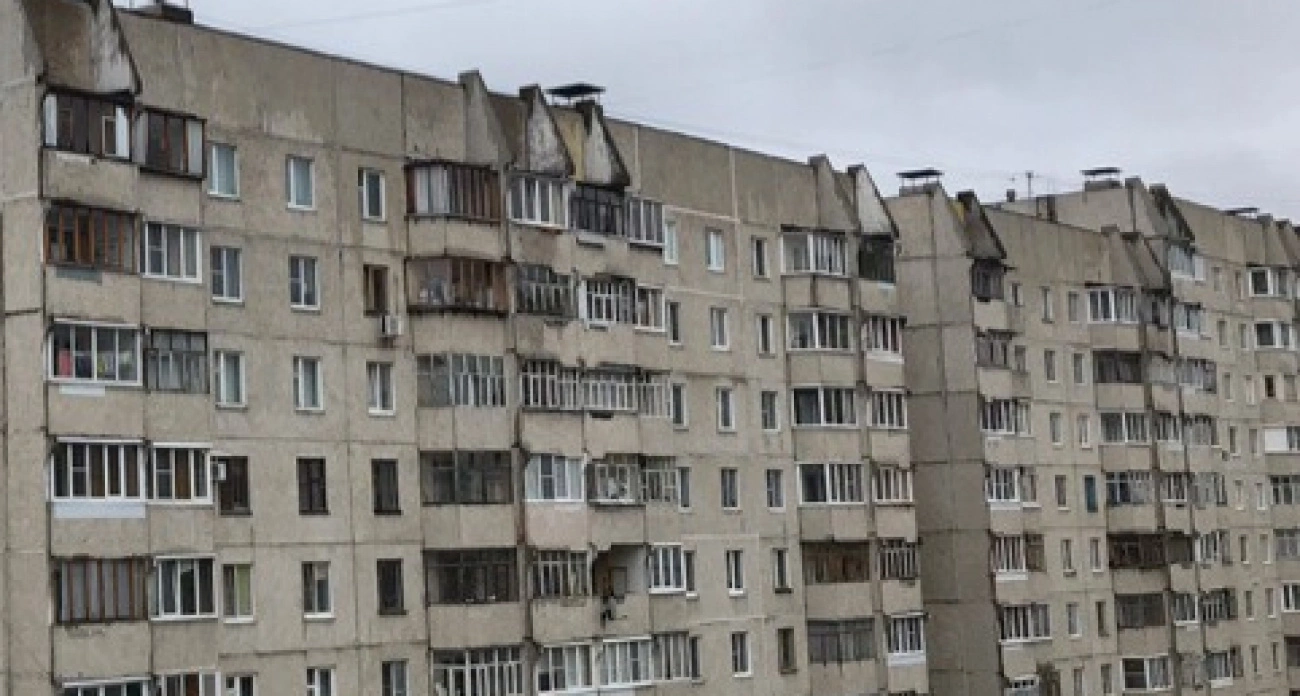 Фото к статье: Теперь под запретом: всех, у кого квартира с балконом, могут лишить жилья — в каких случаях