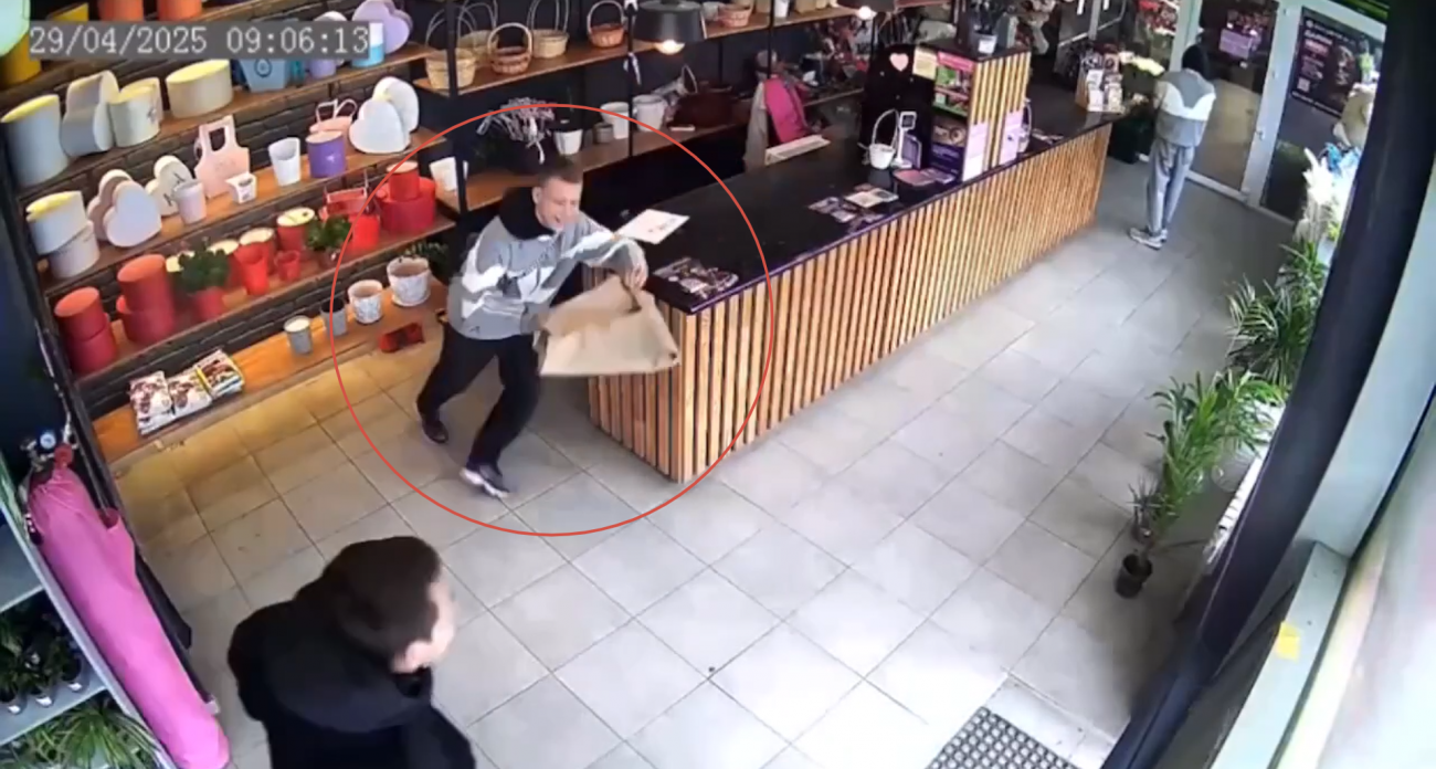 Группа подростков обнесла цветочный магазин в Нижнем Новгороде