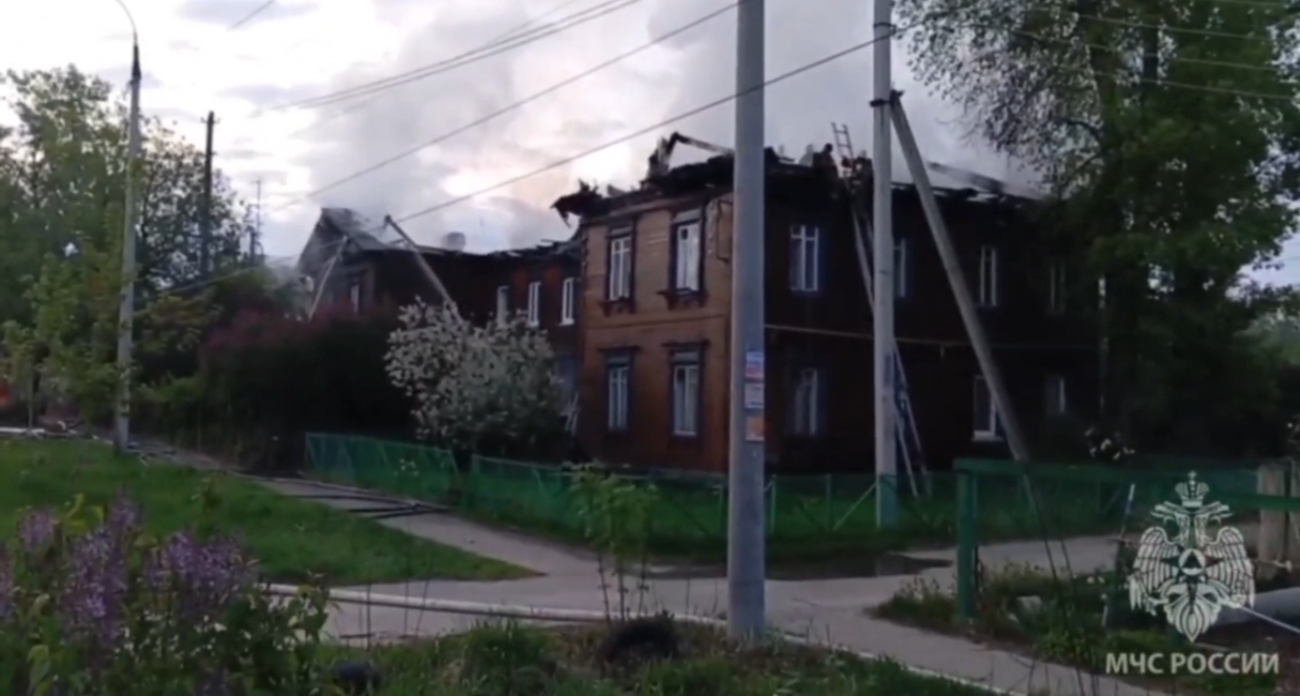 11 человек эвакуировали из горящего дома в Нижнем Новгороде
