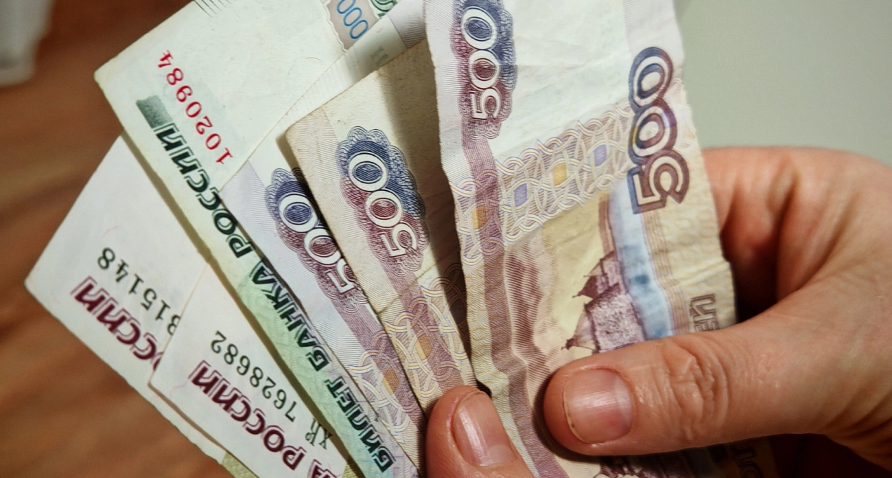 Фото к статье: Коснется всех, кто хранит дома купюры 5 тысяч рублей: нововведение с 15 мая