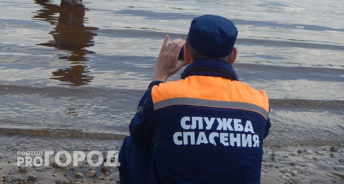Фото к статье: Из Волги около Бора извлекли тело мужчины в шортах и кедах