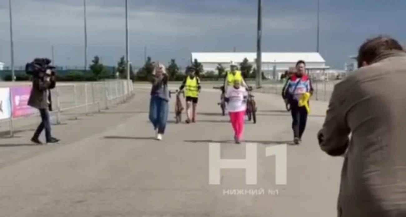 Фото к статье: Травмы и солнечные удар: сразу нескольких участников нижегородского марафона по бегу отправили в больницу после мероприя