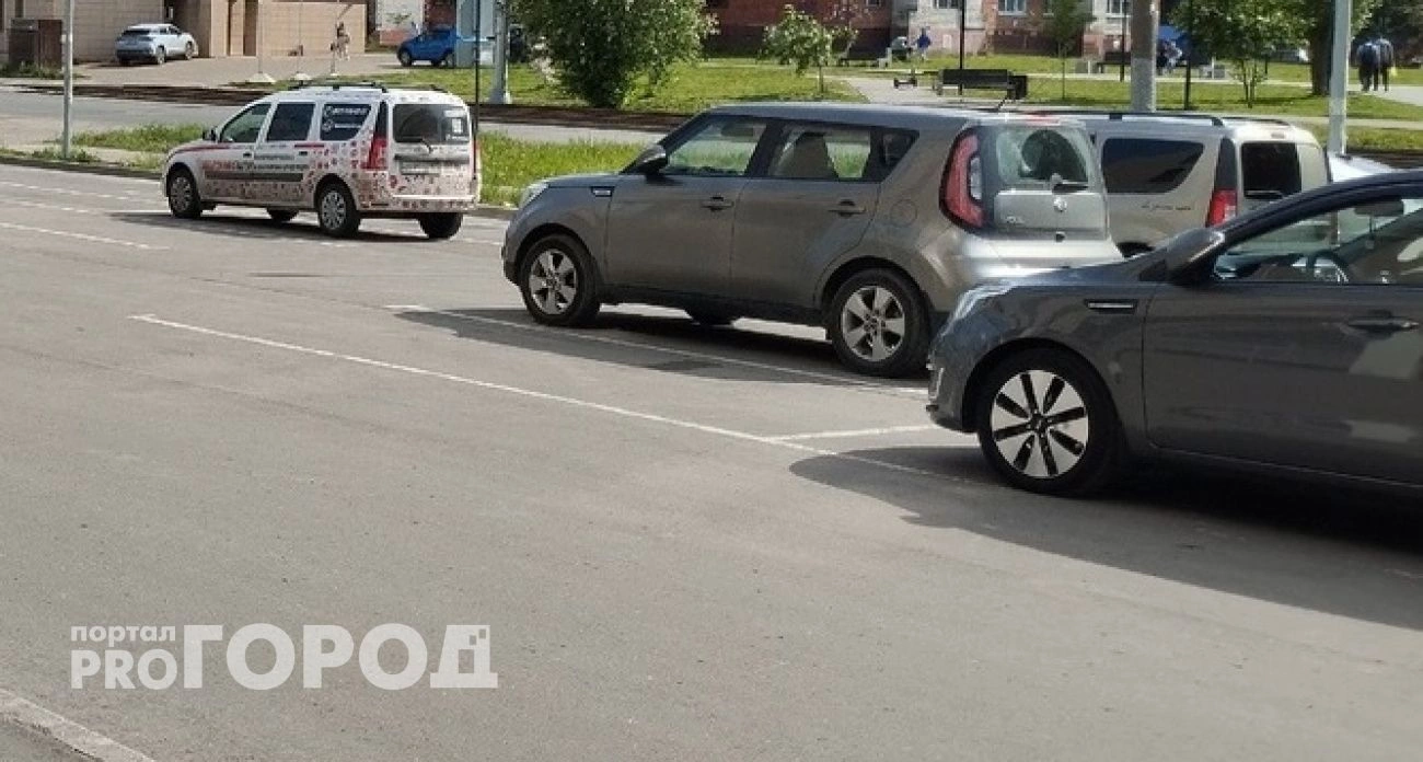 Фото к статье: В одном из районов Нижнего Новгорода станет меньше парковочных мест: там запретят ставить машины
