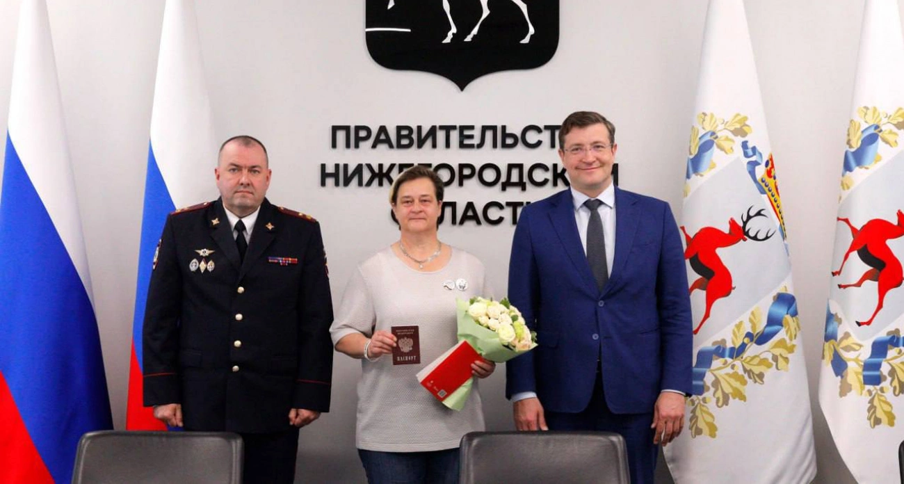 Фото к статье: Из Германии в Нижегородскую область: многодетная мать стала гражданкой РФ за помощь жителям Донбасса
