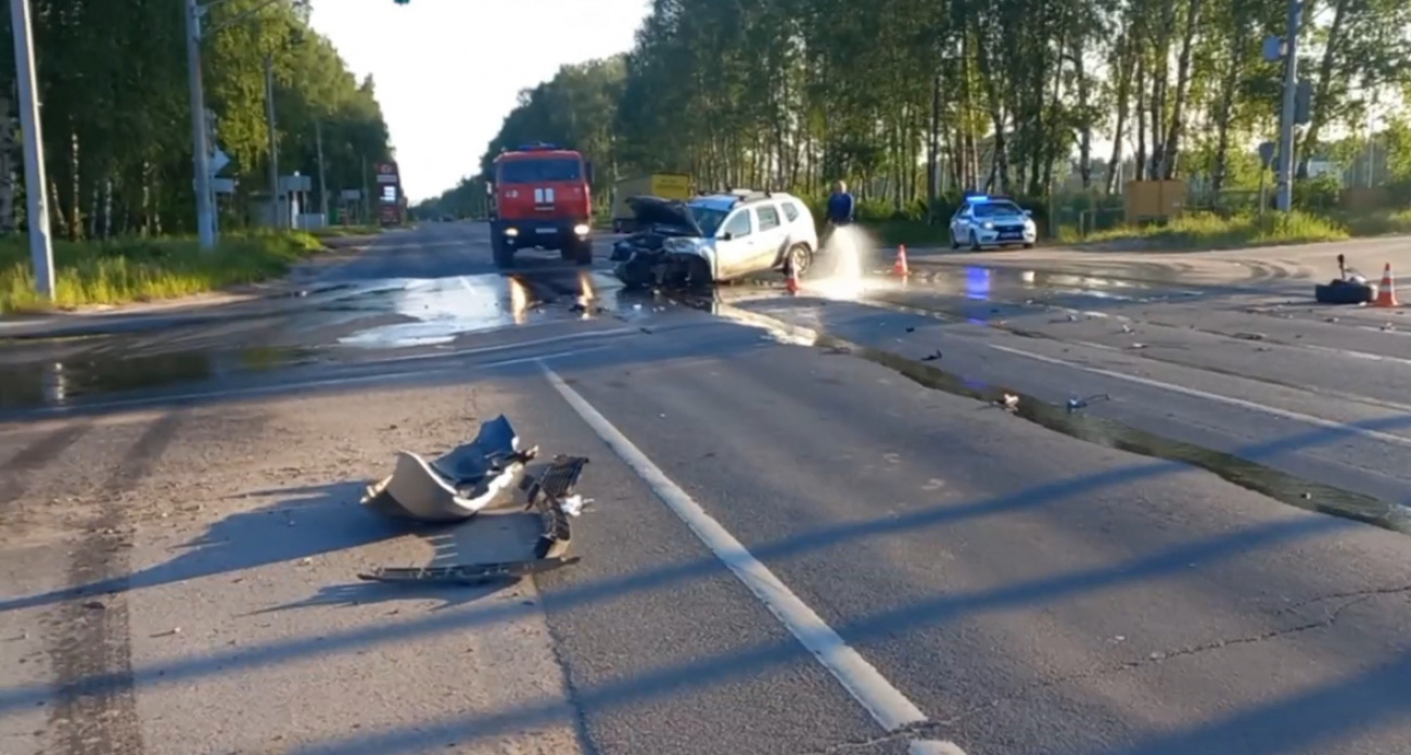 Две иномарки столкнулись в 4 часа утра в городе Бор
