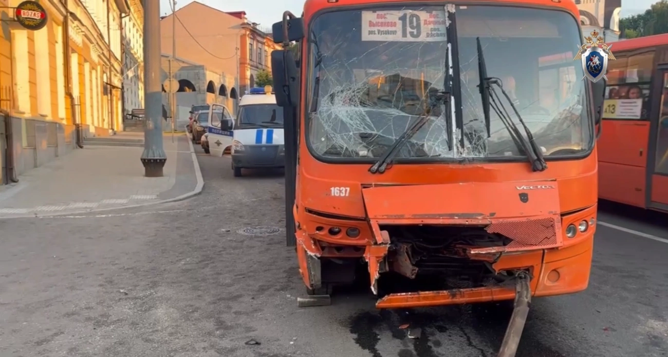 Расследование ДТП с автобусом и пожар с гибелью собак в Нижнем Новгороде: главные новости за 17.06.2025