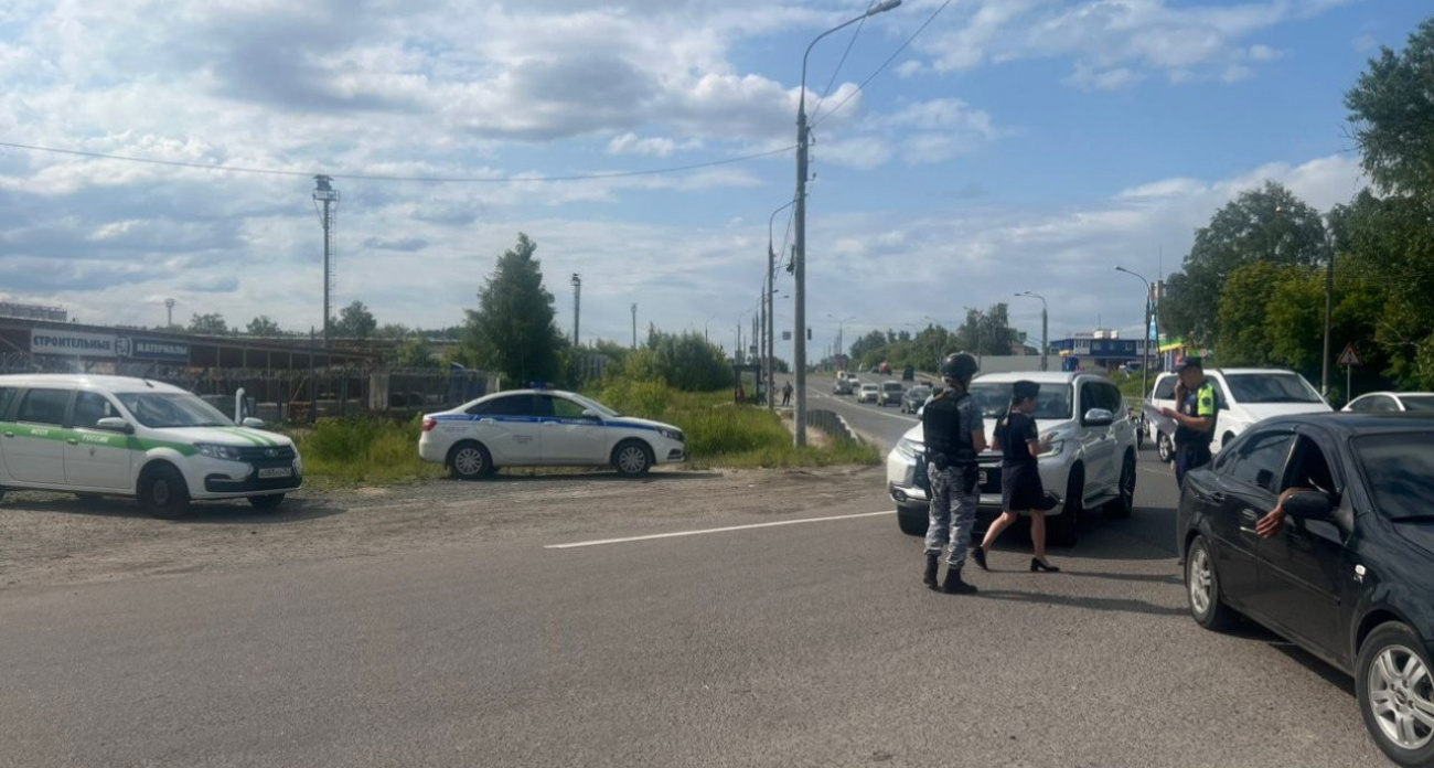 В Кстово свадебный кортеж задержали из-за долгов водителя машины по налогам