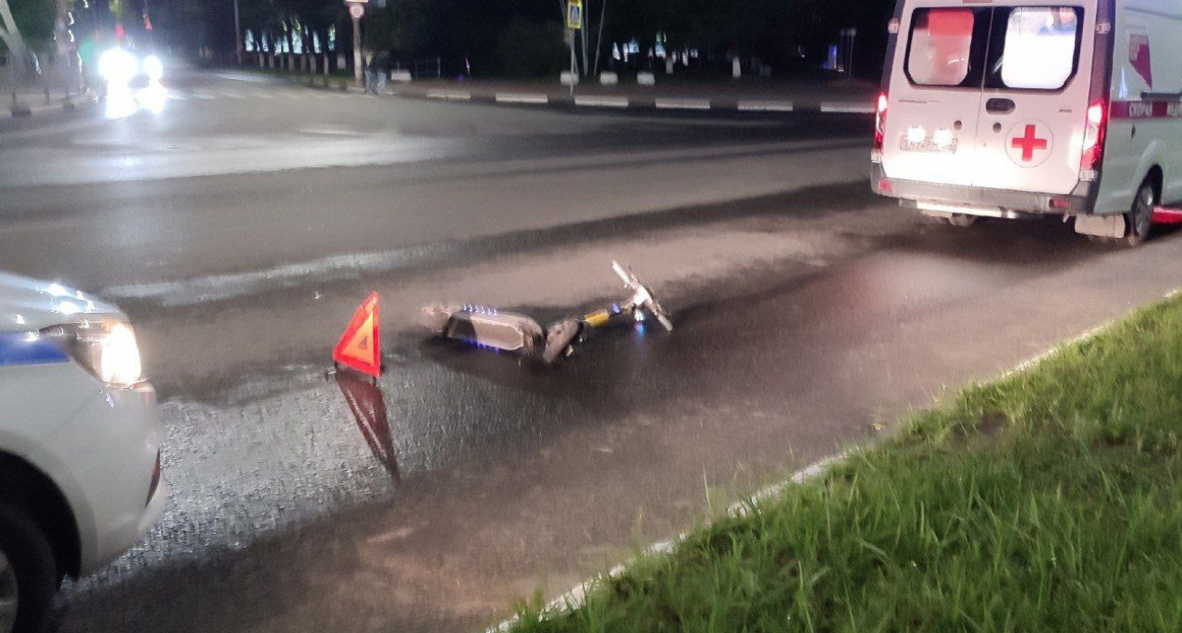 Водитель самоката попал под колеса автомобиля, нарушив ПДД в Дзержинске